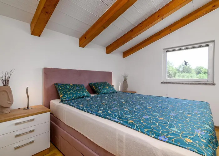 Biskupije Veronika Marija * Μεντουλίν